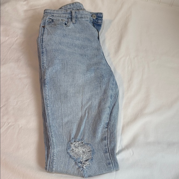 Old Navy Women's Light Blue Straight Leg Jeans - Picture 6 of 7